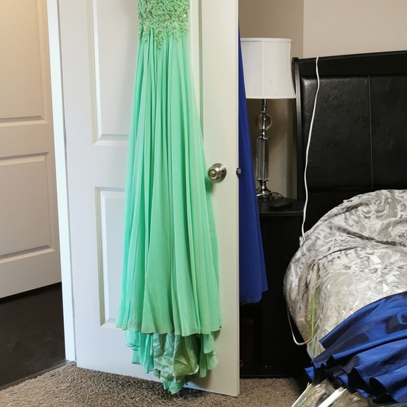 Dress - Picture 2 of 4